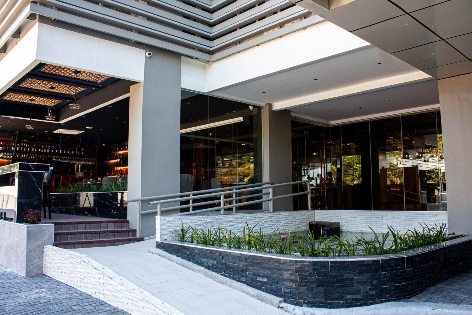 Hayat Sky Towers Hotel Cebu Ngoại thất bức ảnh