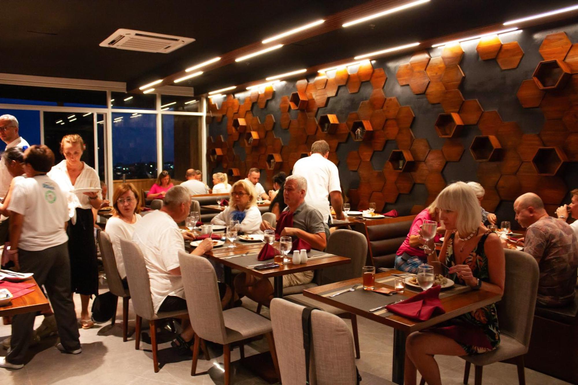 Hayat Sky Towers Hotel Cebu Ngoại thất bức ảnh
