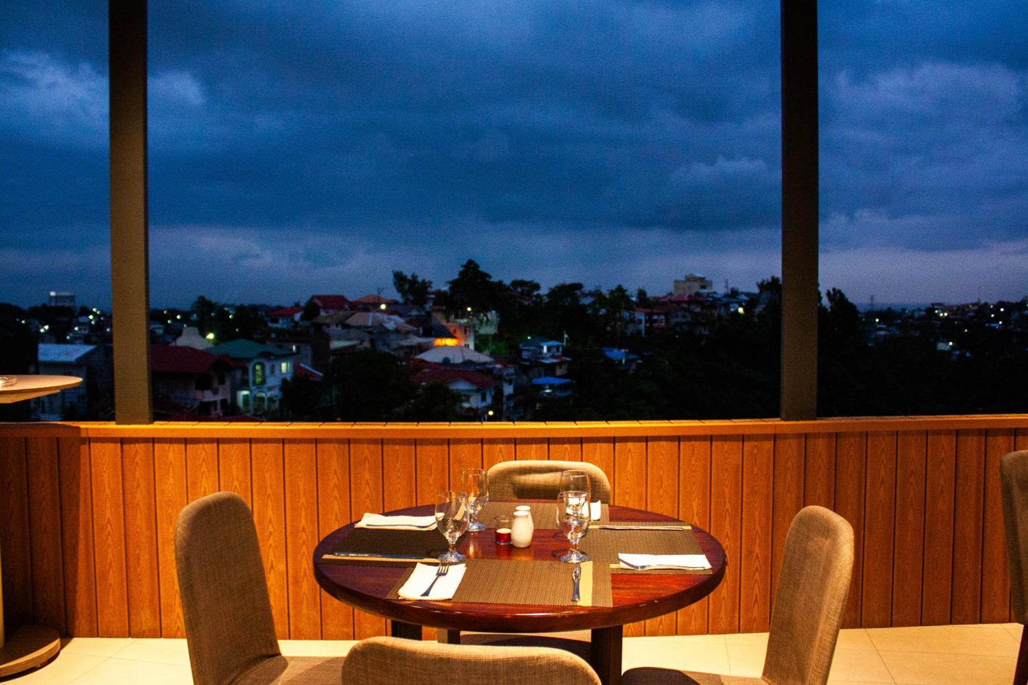 Hayat Sky Towers Hotel Cebu Ngoại thất bức ảnh