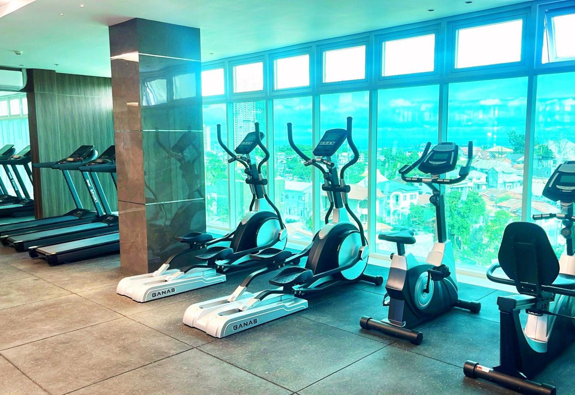 Hayat Sky Towers Hotel Cebu Ngoại thất bức ảnh